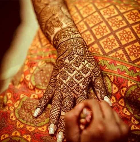 what design you seeing in the image that was design by the best mehandi designer in Gwalior city, Vijay Mehandi Art & Permanent Tattoo Art.